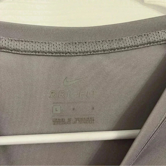 The Nike Tee Dri Fit Short Sleeve Crew Neck Gray T Shirt Boys Size L - Picture 2 of 6